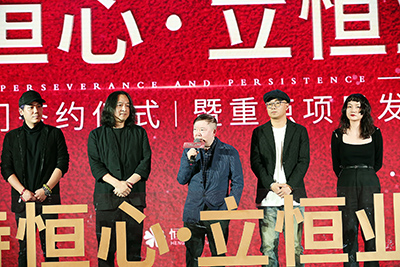 主創(chuàng  )嘉賓上臺發(fā)言.jpg